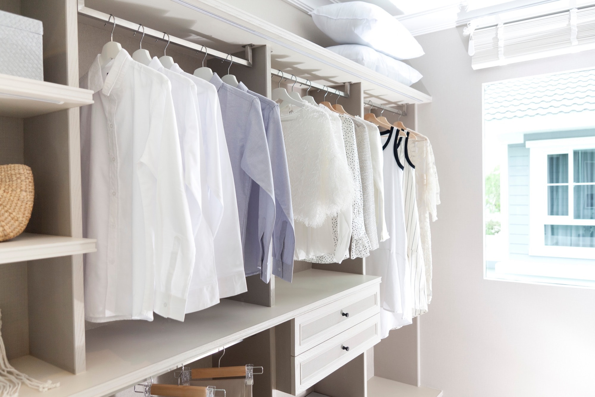 ファミリークローゼットはいらない？後悔する理由と失敗しない作り方を解説